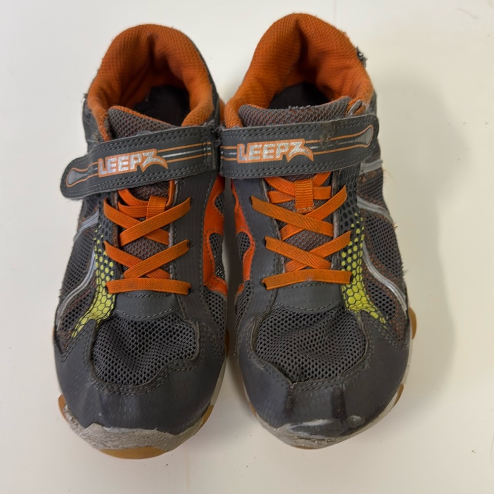 Leeps size 2.5 shoes